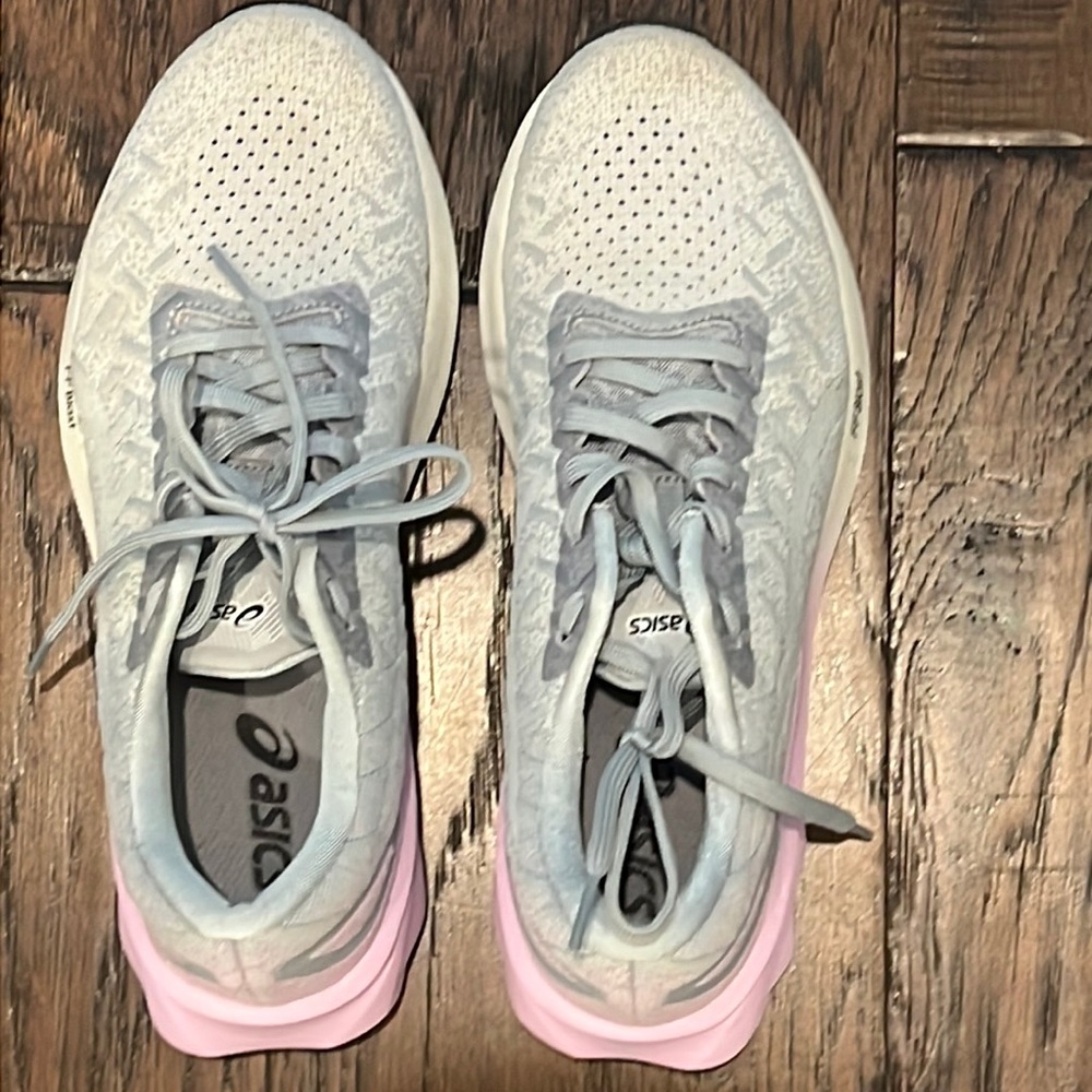 EUC ASICS FF Blast Size 8